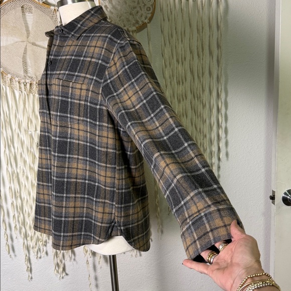 SOLD Jenni Kayne O’Keefe Plaid Wool Button Down Plaid Cream and Gray Shacket S - Picture 4 of 11